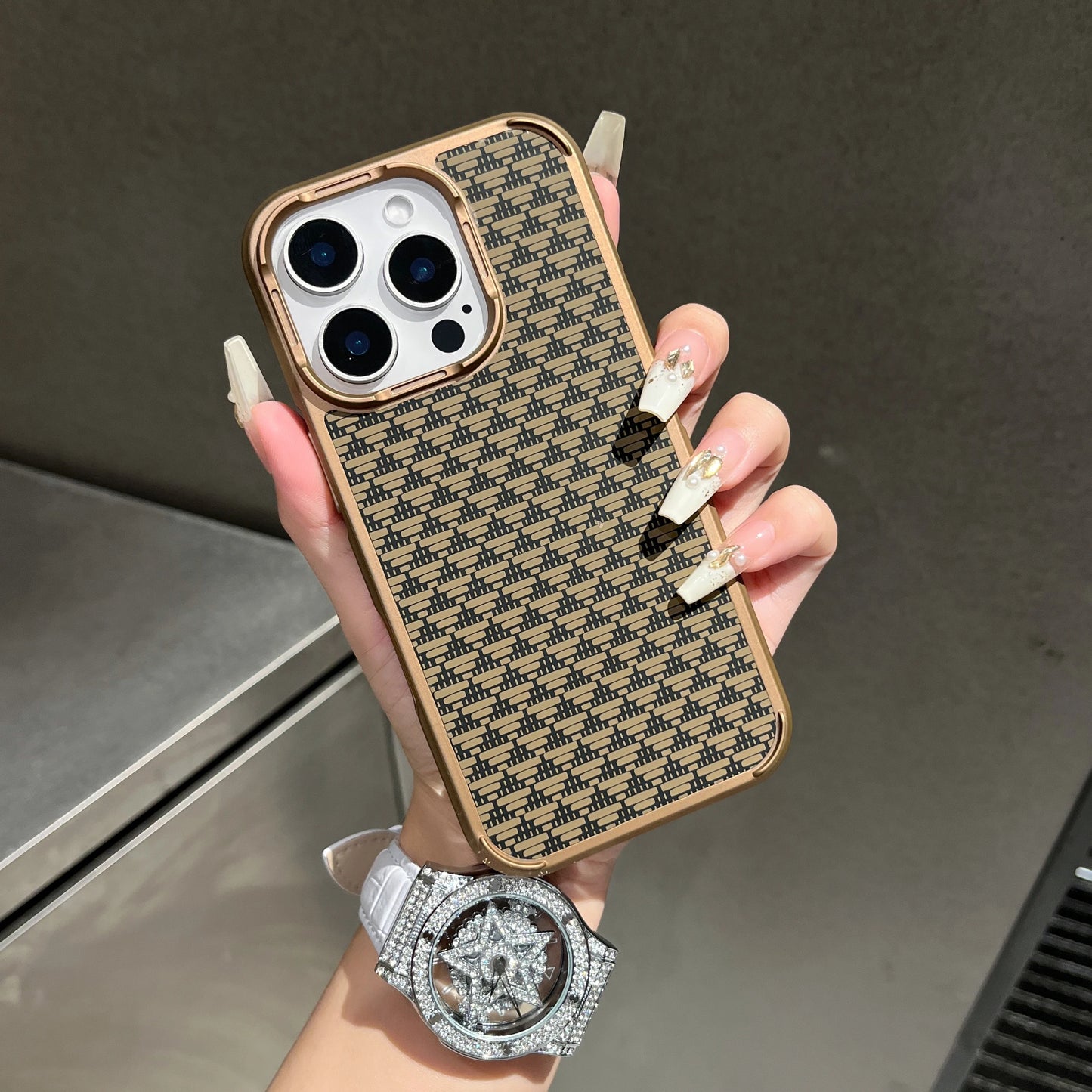 Luxury Carbon fiber  Kevlar Texture Shockproof Phone Case For iPhone Triangle Pattern Armor Hard Bumper Cover.