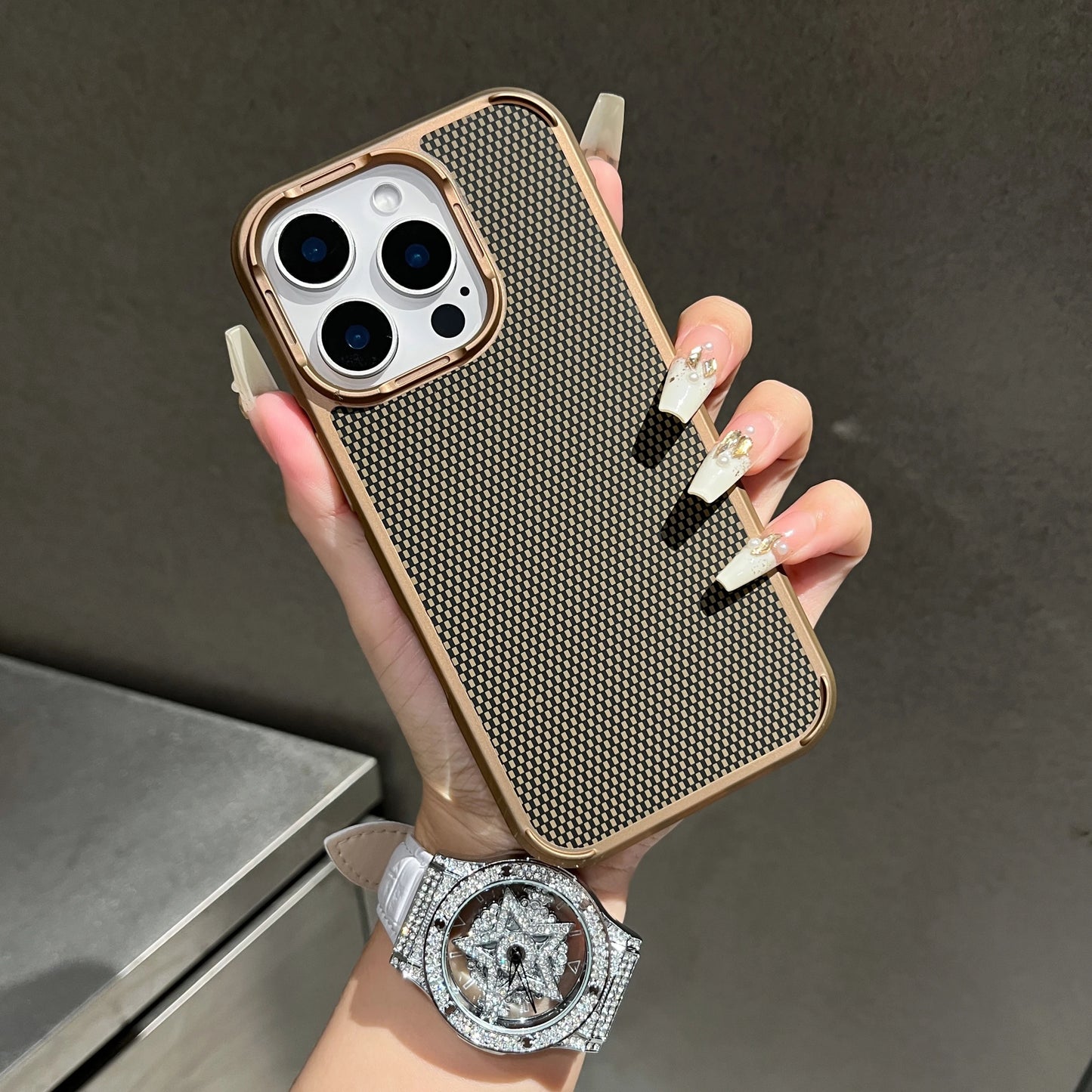 Luxury Carbon fiber  Kevlar Texture Shockproof Phone Case For iPhone Triangle Pattern Armor Hard Bumper Cover.